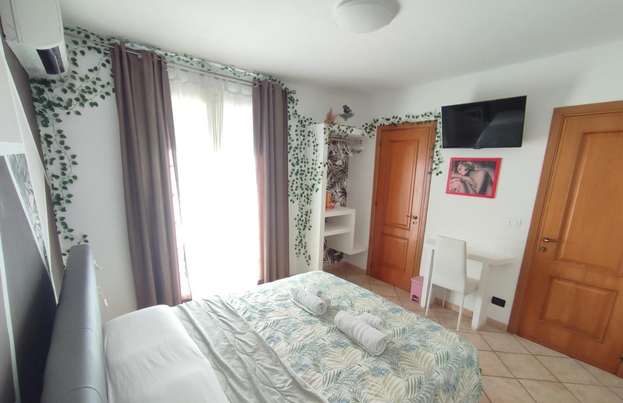 Casa Vacanze Isolotto イーゾラ・デッレ・フェンミネ エクステリア 写真