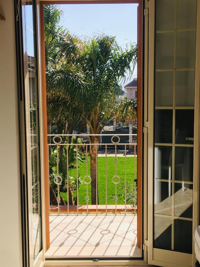 Casa Vacanze Isolotto イーゾラ・デッレ・フェンミネ エクステリア 写真