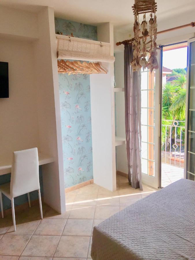 Casa Vacanze Isolotto イーゾラ・デッレ・フェンミネ エクステリア 写真